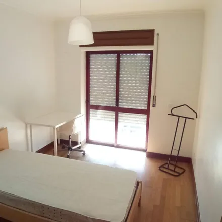 Rent this 3 bed room on Arranjos Center - Arranjos de Roupa e Costura in Rua Marcos de Assunção 4d, 2805-290 Almada