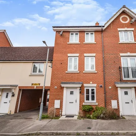 Rent this 4 bed townhouse on 42 Bull Road in Ipswich, IP3 8GP