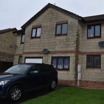 Rent this 3 bed duplex on Locksbrook Road in Worle, BS22 7FH