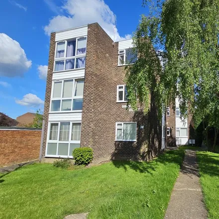 Rent this 2 bed apartment on Hadlow Road in London, DA14 4AF