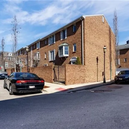 Buy this 2 bed townhouse on 5 Cooper Place West in Dayton, OH 45402