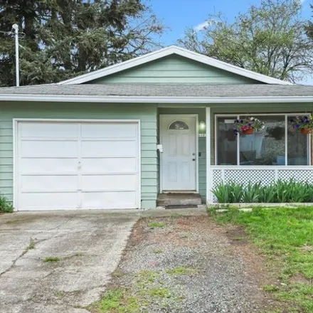 Buy this 4 bed house on 6102 Southeast 89th Avenue in Portland, OR 97266
