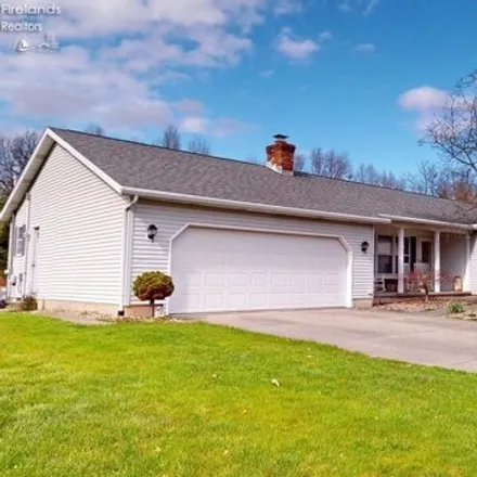 Buy this 5 bed house on 662 Kennedy Drive in Willard, Huron County