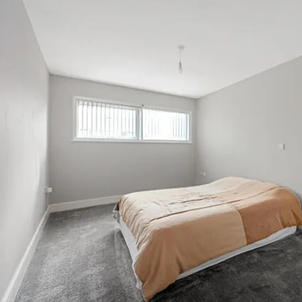 Image 7 - Warwick Building, 366 Queenstown Road, London, SW11 8PP, United Kingdom - Apartment for sale