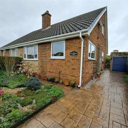 Buy this 3 bed house on Fox Royd View in Battyeford, WF14 9SQ