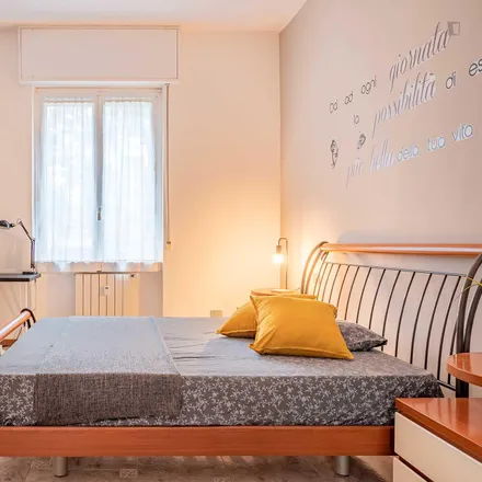 Rent this 4 bed room on Via Broni in 19, 20141 Milan MI