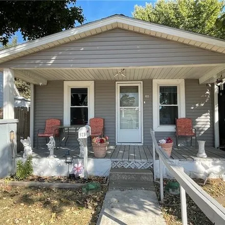 Buy this 2 bed house on 915 South 12th Street in Kansas City, KS 66105