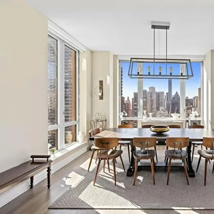 Image 5 - Bridge Tower Place, East 61st Street, New York, NY 10021, USA - Condo for sale