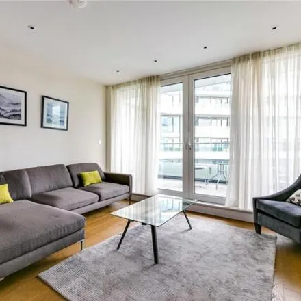 Image 1 - The Cascades, Sopwith Way, London, SW11 8NS, United Kingdom - Apartment for rent
