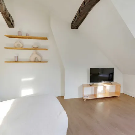 Rent this 2 bed apartment on 2 Rue Rambuteau in 75003 Paris, France