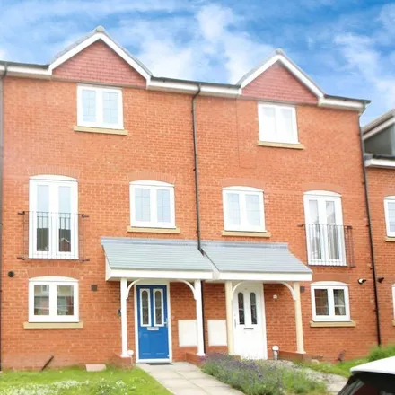 Rent this 3 bed townhouse on Jackswood Avenue in Ellesmere Port, CH65 3BT