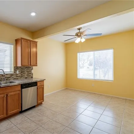 Image 4 - 2721 Willow Wren Drive, North Las Vegas, NV 89084, USA - House for sale