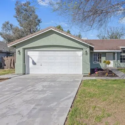 Buy this 3 bed house on 957 North Cottage Street in Porterville, CA 93257