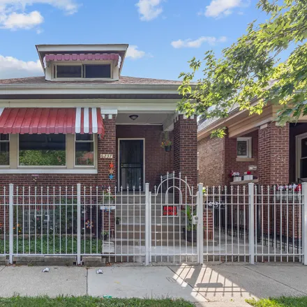 Buy this 3 bed house on 6217 South Maplewood Avenue in Chicago, IL 60629