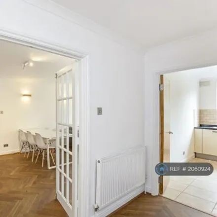 Image 1 - Boltons Court, 216 Old Brompton Road, London, SW5 0BS, United Kingdom - Apartment for rent
