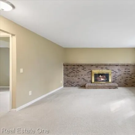 Image 4 - 2026 Cumberland Road, Rochester Hills, MI 48307, USA - House for rent