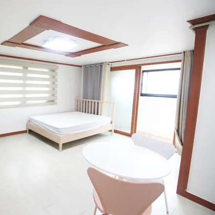 Rent this studio apartment on 173-6 Nonhyeon-dong in Gangnam-gu, Seoul