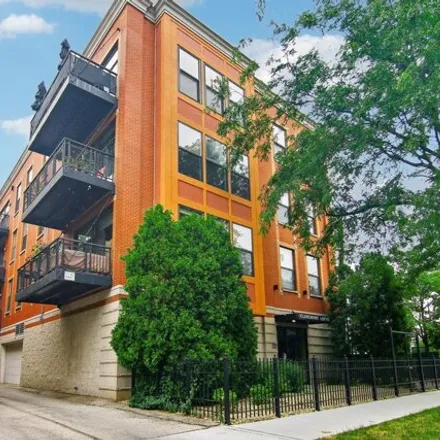 Buy this 2 bed condo on 3944 N Claremont Ave Unit 307 in Chicago, Illinois