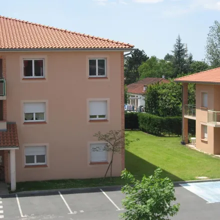 Rent this 2 bed apartment on 33 Rue du Barry in 81160 Saint-Juéry, France