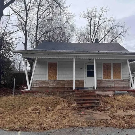 Buy this 2 bed house on West Kenicott Street in Carbondale, IL 62901