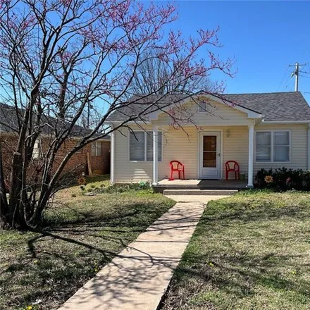 Buy this 2 bed house on 229 West Independence Street in Shawnee, OK 74804