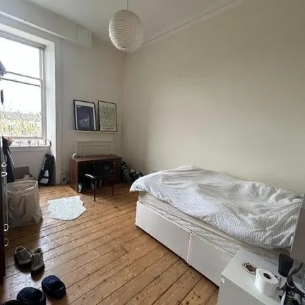 Rent this 5 bed apartment on Queen's Crescent Gardens in West Princes Street, Glasgow