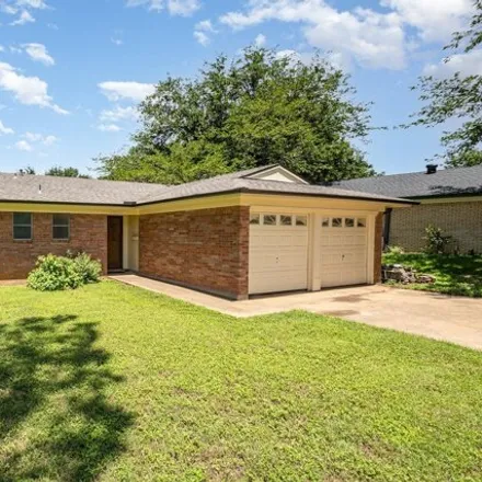 Buy this 3 bed house on 1849 Doss Circle in Arlington, TX 76013