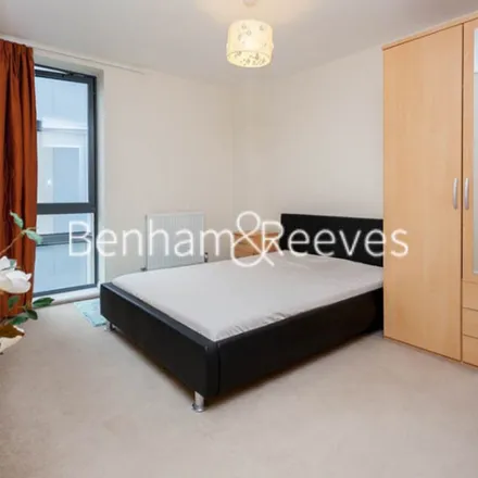 Image 5 - Needleman Close, Grahame Park, London, NW9 5ZJ, United Kingdom - Apartment for rent