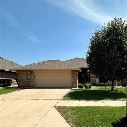 Buy this 3 bed house on 642 Southwest 44th Street in Moore, OK 73160
