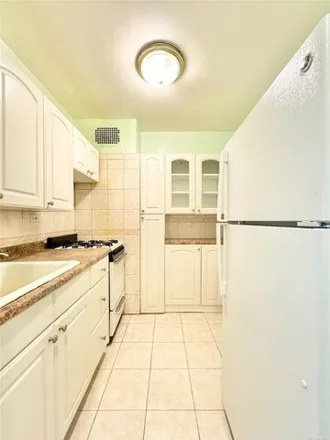 Image 6 - 99-10 60th Avenue, New York, NY 11368, USA - Apartment for sale