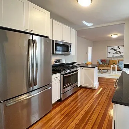 Image 2 - 17 Ashland Street, Somerville, MA 02144, USA - Apartment for rent