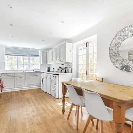 Rent this 4 bed townhouse on 3 Corrance Road in London, SW2 5RH