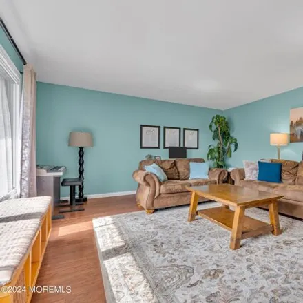 Image 4 - 99 Woodmere Road, North Brunswick Township, NJ 08902, USA - House for sale