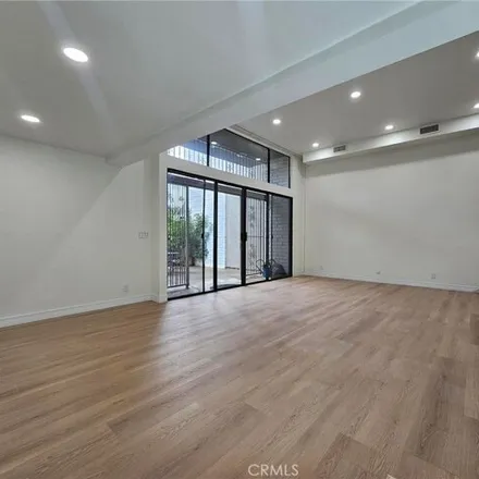 Image 4 - Alley 87643, Los Angeles, CA 91316, USA - House for rent