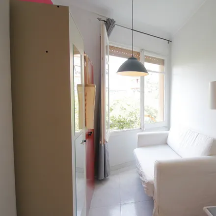 Image 4 - Carrer del Cinca, 4, 08030 Barcelona, Spain - Room for rent