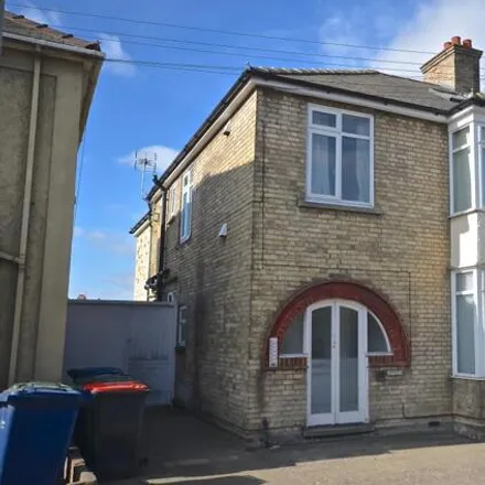 Rent this 1 bed house on 57 Elizabeth Way in Cambridge, CB4 1DB