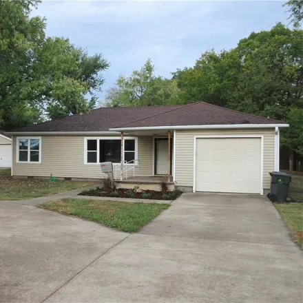 Buy this 3 bed house on 306 North 9th Street in Tecumseh, OK 74873