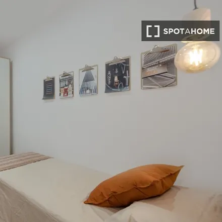 Rent this 5 bed room on Carrer de Nàpols in 217, 08013 Barcelona