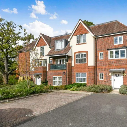 Rent this 2 bed apartment on St Catherines Wood in Camberley, GU15 2NF