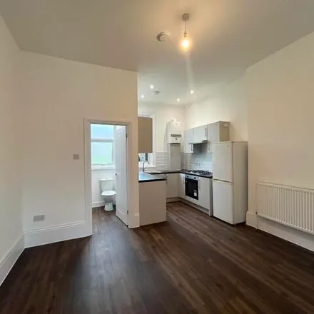 Image 2 - 65 Windsor Road, London, E7 0QY, United Kingdom - Apartment for rent