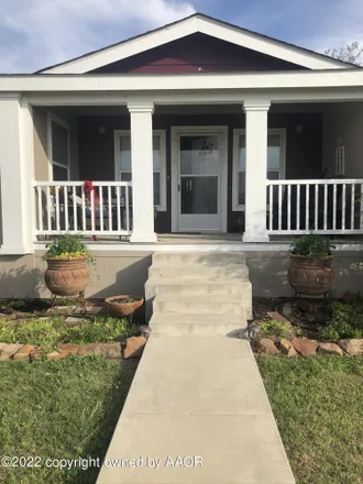 Buy this 4 bed house on West 5th Street in Higgins, Lipscomb County