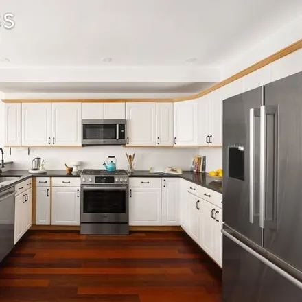Image 4 - 303 Warren Street, New York, NY 11201, USA - Townhouse for sale