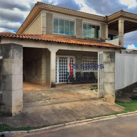 Buy this 8 bed house on Rua 3 in Colônia Agrícola Samambaia, Vicente Pires - Federal District