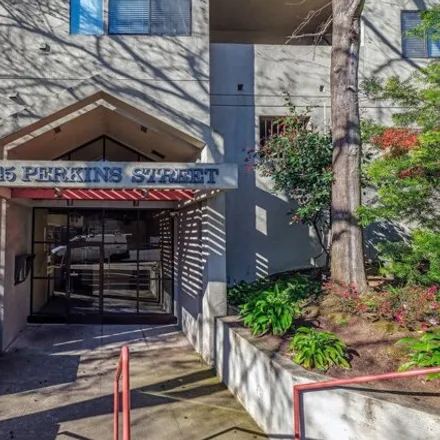 Buy this 1 bed condo on 215;245 Perkins Street in Oakland, CA 94612
