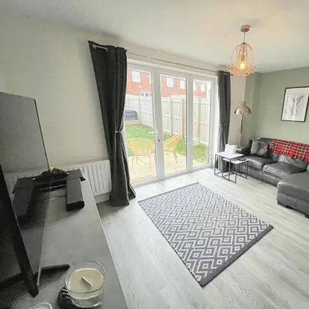 Image 3 - Harvest Drive, Stockton-on-Tees, TS19 8GQ, United Kingdom - Townhouse for sale