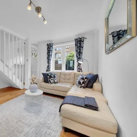 Rent this 2 bed house on London in E14 3DE, United Kingdom