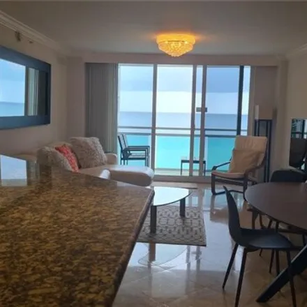 Image 1 - The Collins, 6917 Collins Avenue, Atlantic Heights, Miami Beach, FL 33141, USA - Condo for rent