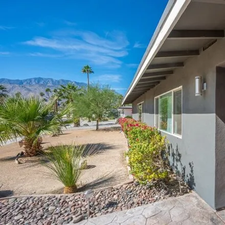 Image 3 - 3670 East Vivian Circle, Palm Springs, CA 92262, USA - House for sale