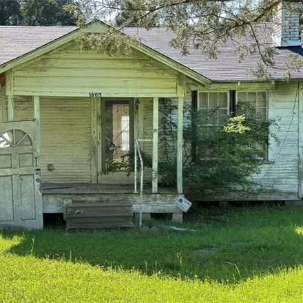Buy this 2 bed house on 1829 North Pine Avenue in Livingston, TX 77351