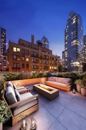 Image 6 - 323 East 53rd Street, New York, NY 10022, USA - Condo for sale